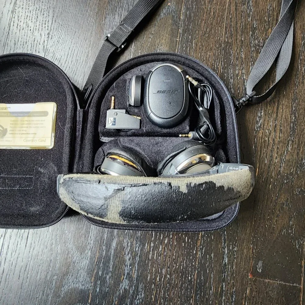 Bose Quiet Comfort 3 Acoustic Noise Cancelling Headphones - Picture 4 of 5